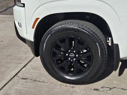 Used 2023 Nissan Frontier SV w/ Midnight Edition Package image 9