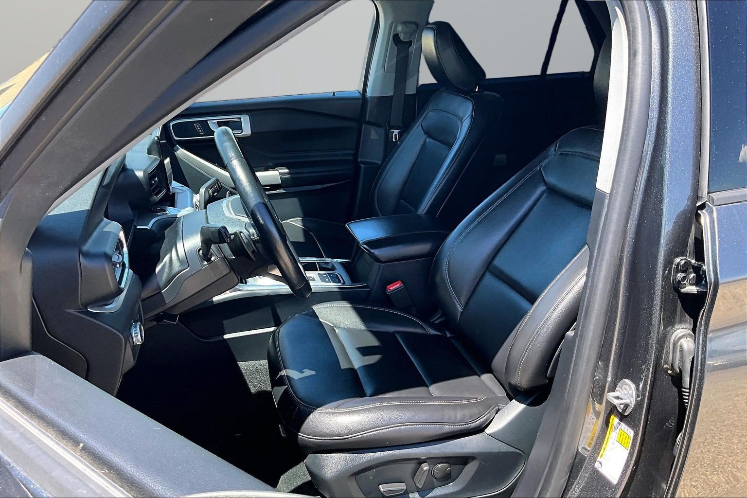 Used 2020 Ford Explorer XLT w/ Equipment Group 202A RWD image 16