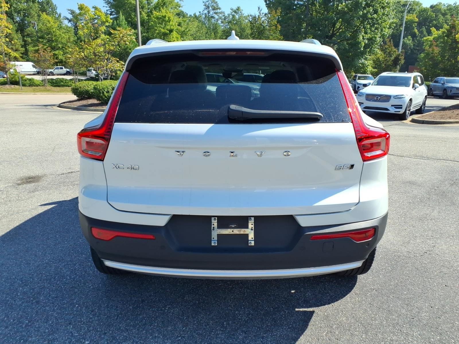 Used 2024 Volvo XC40 B5 Plus AWD/4WD image 4