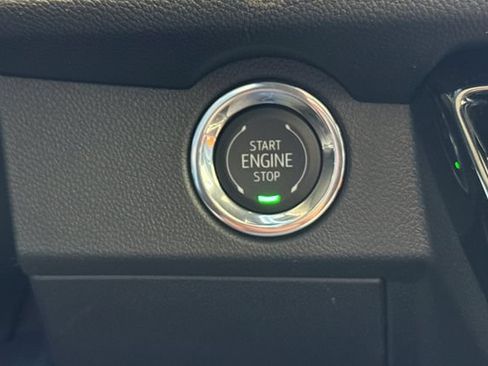 New 2026 Chevrolet Traverse LT w/ Sun and Wheel Package FWD image 32