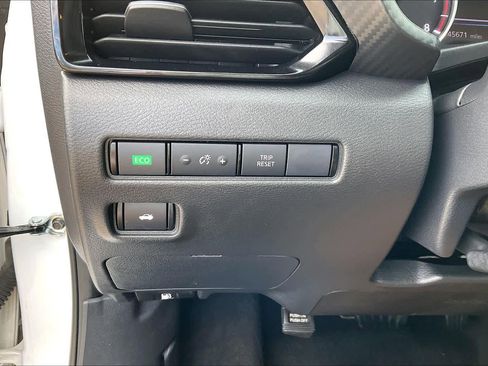 Used 2024 Nissan Sentra SV image 32