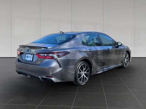 Used 2024 Toyota Camry SE image 5