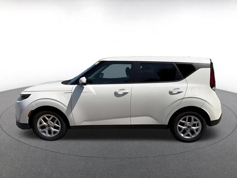 Used 2025 Kia Soul LX w/ LX Technology Package FWD image 8