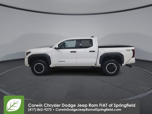 Used 2024 Toyota Tacoma TRD Off-Road image 9