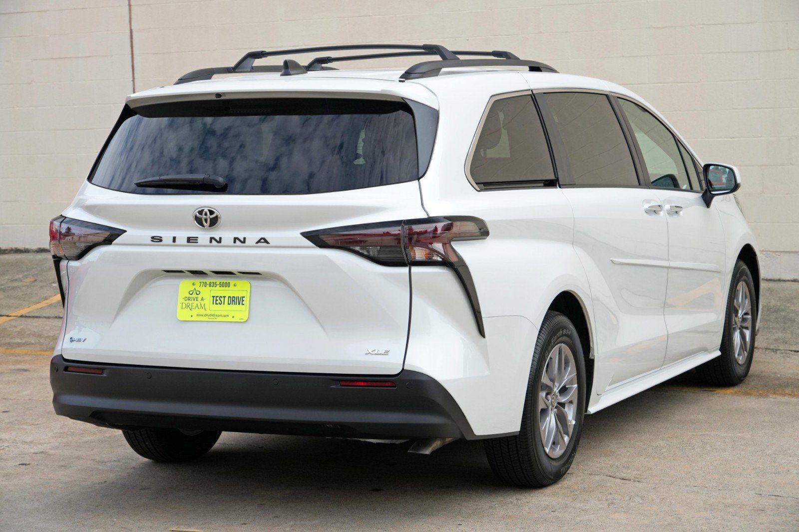 Used 2026 Toyota Sienna XLE FWD image 56