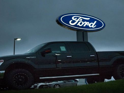 Used 2020 Ford Ranger Lariat w/ Bed Utility Package image 6