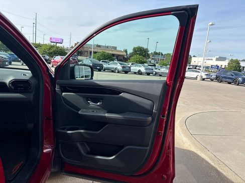 Used 2025 Honda Pilot TrailSport image 26