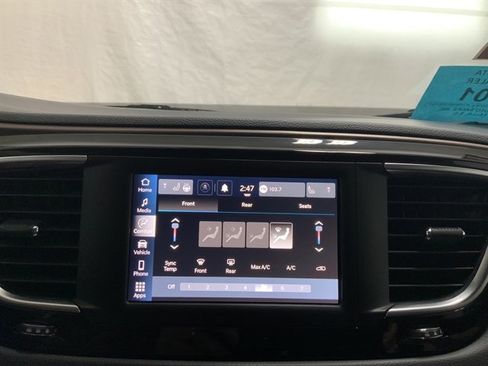 Used 2023 Chrysler Voyager LX image 26