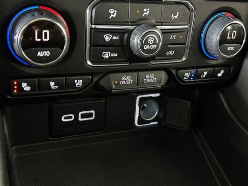 Used 2022 Chevrolet Tahoe Premier w/ Premium Package 2 RWD image 29