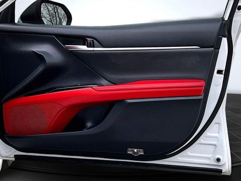 Used 2019 Toyota Camry XSE image 28