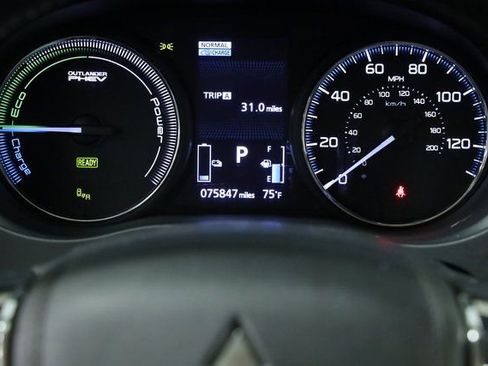 Used 2018 Mitsubishi Outlander SEL image 14