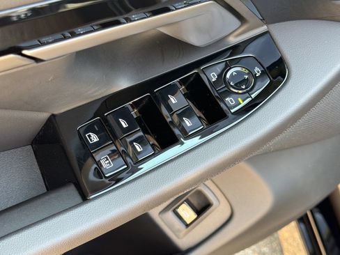 Used 2026 BMW 530i xDrive AWD/4WD image 28