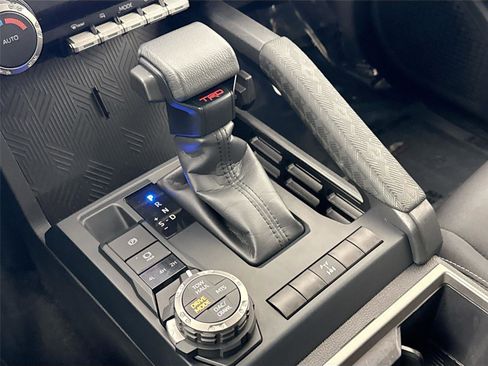 Certified 2025 Toyota Tacoma TRD Off-Road image 25