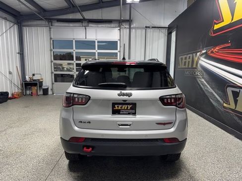 Used 2025 Jeep Compass Trailhawk AWD/4WD image 14