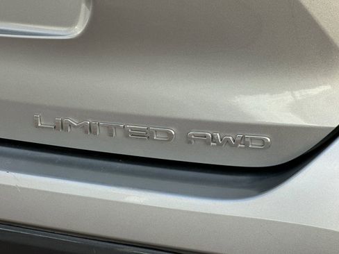 Used 2023 Toyota Highlander Limited image 35