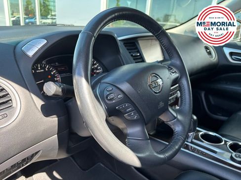 Used 2016 Nissan Pathfinder Platinum w/ Family Entertainment Package AWD/4WD image 7