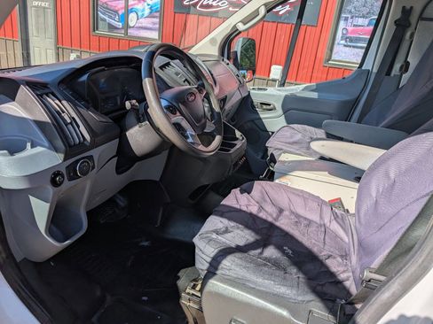 Used 2018 Ford Transit 250 130 Low Roof RWD image 11