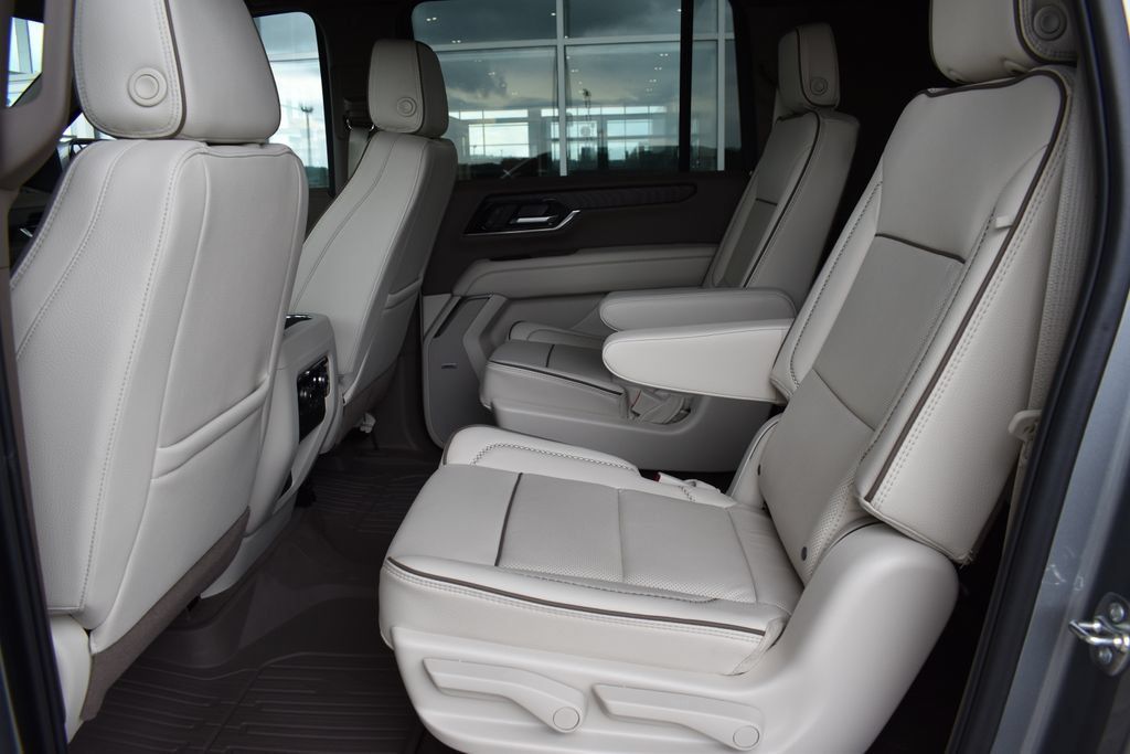 Used 2026 GMC Yukon XL Denali w/ Sun & Power Step Package AWD/4WD image 14