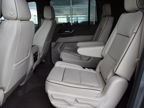Used 2026 GMC Yukon XL Denali w/ Sun & Power Step Package AWD/4WD image 14
