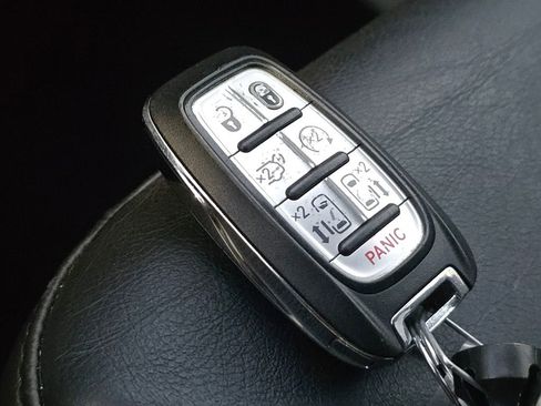 Used 2022 Chrysler Pacifica Touring-L image 31