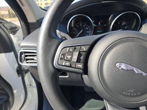 Used 2020 Jaguar F-PACE Premium image 33