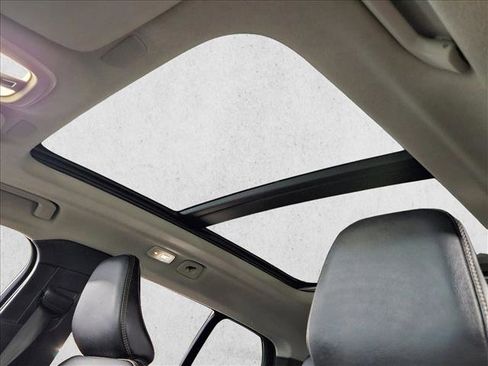 Used 2023 Volvo XC40 B5 Plus w/ Protection Package Premier image 16