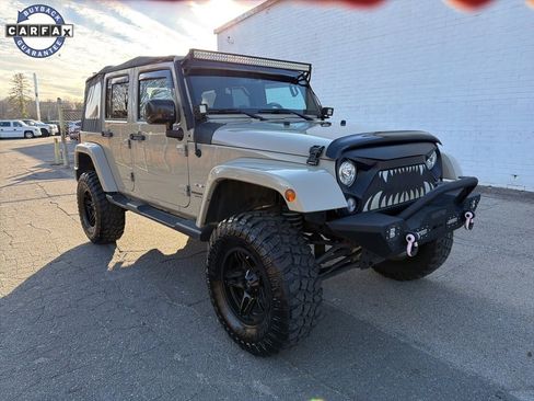 Used 2017 Jeep Wrangler Unlimited Sahara w/ Connectivity Group image 8