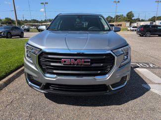 Used 2024 GMC Terrain SLE video 1