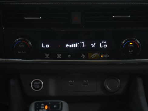 Used 2021 Nissan Rogue SV image 18