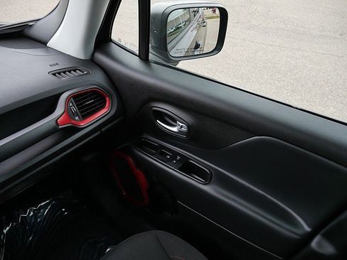 Used 2018 Jeep Renegade Trailhawk w/ Cold Weather Group II image 23