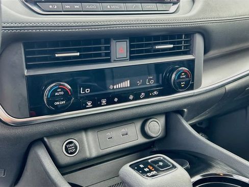 Certified 2023 Nissan Rogue SV FWD image 12