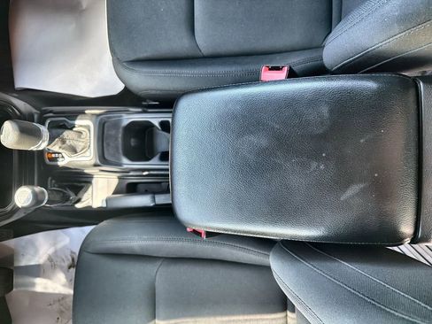 Used 2018 Jeep Wrangler Unlimited Sport AWD/4WD image 31