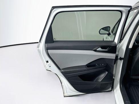 Used 2023 Volkswagen Taos SE w/ Panoramic Sunroof Package FWD image 27