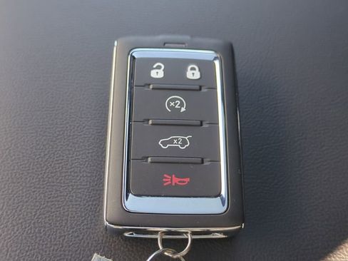 New 2025 Jeep Grand Cherokee Altitude image 32