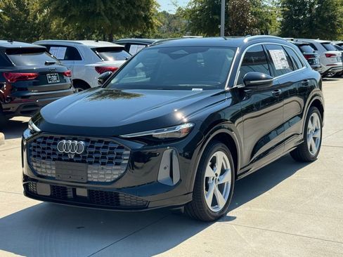 New 2025 Audi Q5 Prestige image 9