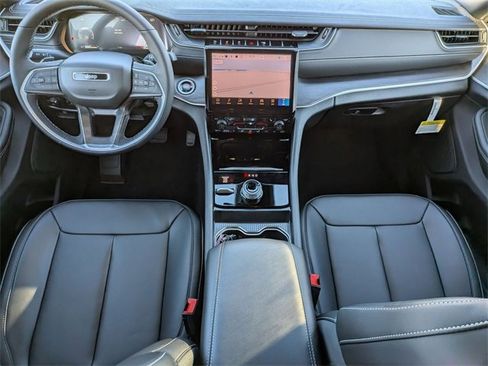 New 2025 Jeep Grand Cherokee Limited image 28