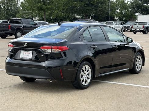 Certified 2025 Toyota Corolla LE FWD image 4