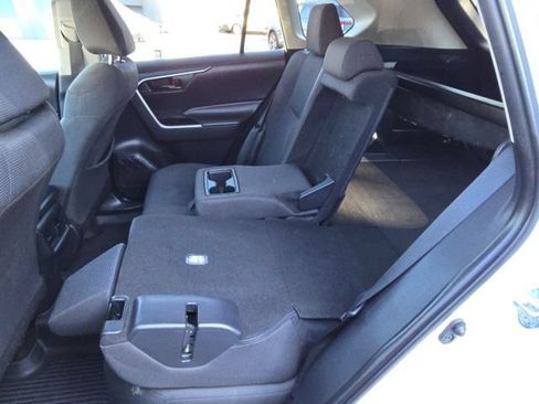 Used 2022 Toyota RAV4 LE AWD/4WD image 40