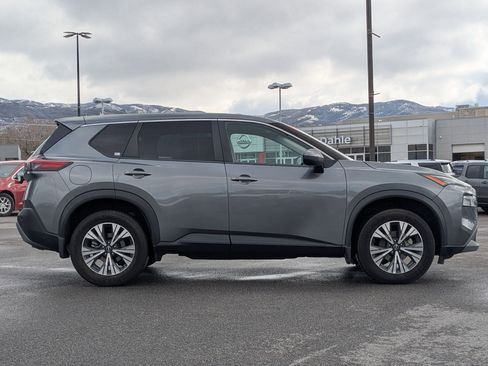 Used 2022 Nissan Rogue SV image 7