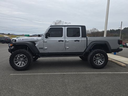 Used 2020 Jeep Gladiator Sport w/ Quick Order Package 24S image 7