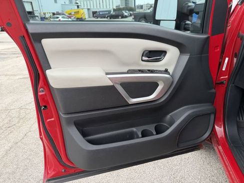 Used 2021 Nissan Titan SV w/ SV Convenience Package RWD image 11