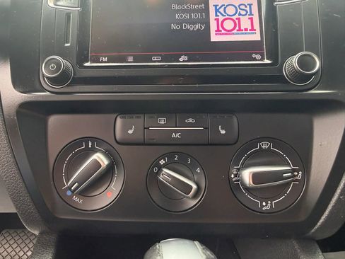 Used 2017 Volkswagen Jetta SE FWD image 20