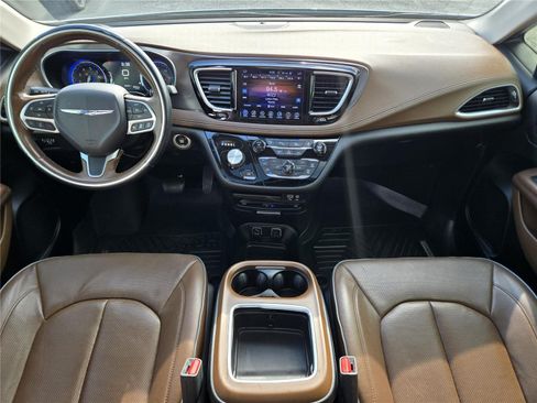 Used 2017 Chrysler Pacifica Limited FWD image 17