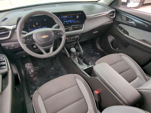 Used 2025 Chevrolet TrailBlazer LT FWD image 22
