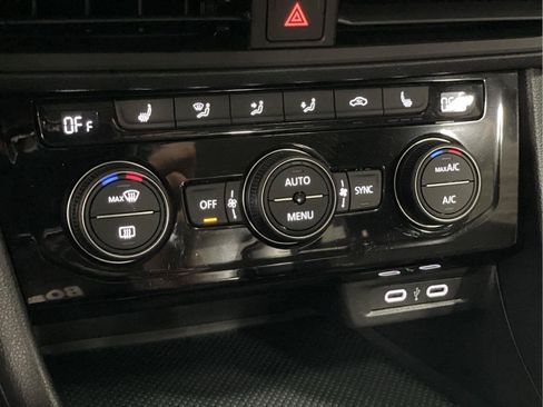 Used 2024 Volkswagen Jetta SE w/ Panoramic Sunroof Package FWD image 34