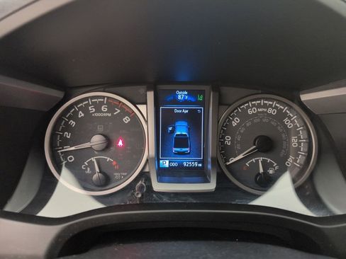 Used 2020 Toyota Tacoma SR5 image 21