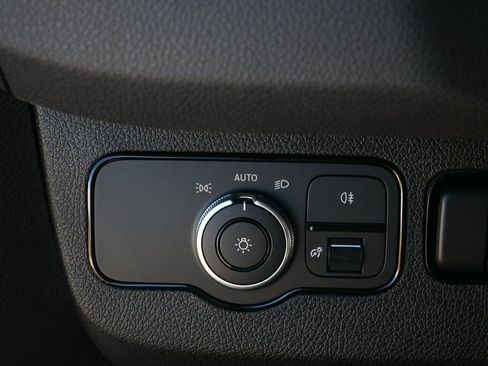 Used 2025 Mercedes-Benz Sprinter 2500 image 9