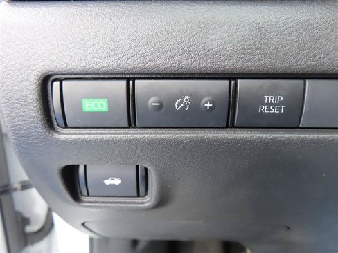 Used 2025 Nissan Sentra SV FWD image 17