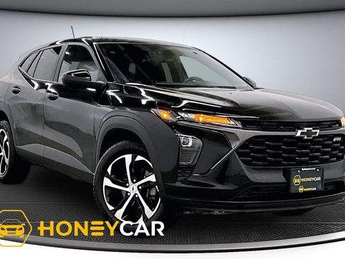 Used 2024 Chevrolet Trax RS FWD image 1