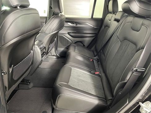 New 2025 Jeep Grand Cherokee 4WD image 4